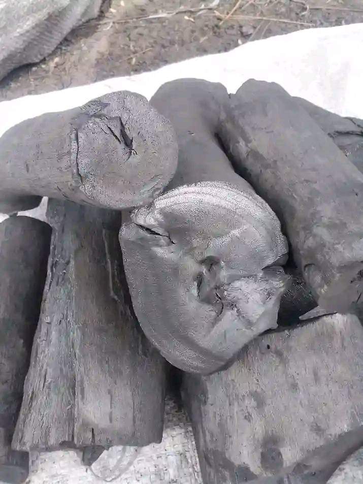 فحم هلبان اندونيسي من شركة فحم الوادي أجود أنواع الفحم الأندونيسي فحم الهلبان الخاص بالمشاوي والأراجيل متوافق ومستدام مع المعاير البيئية